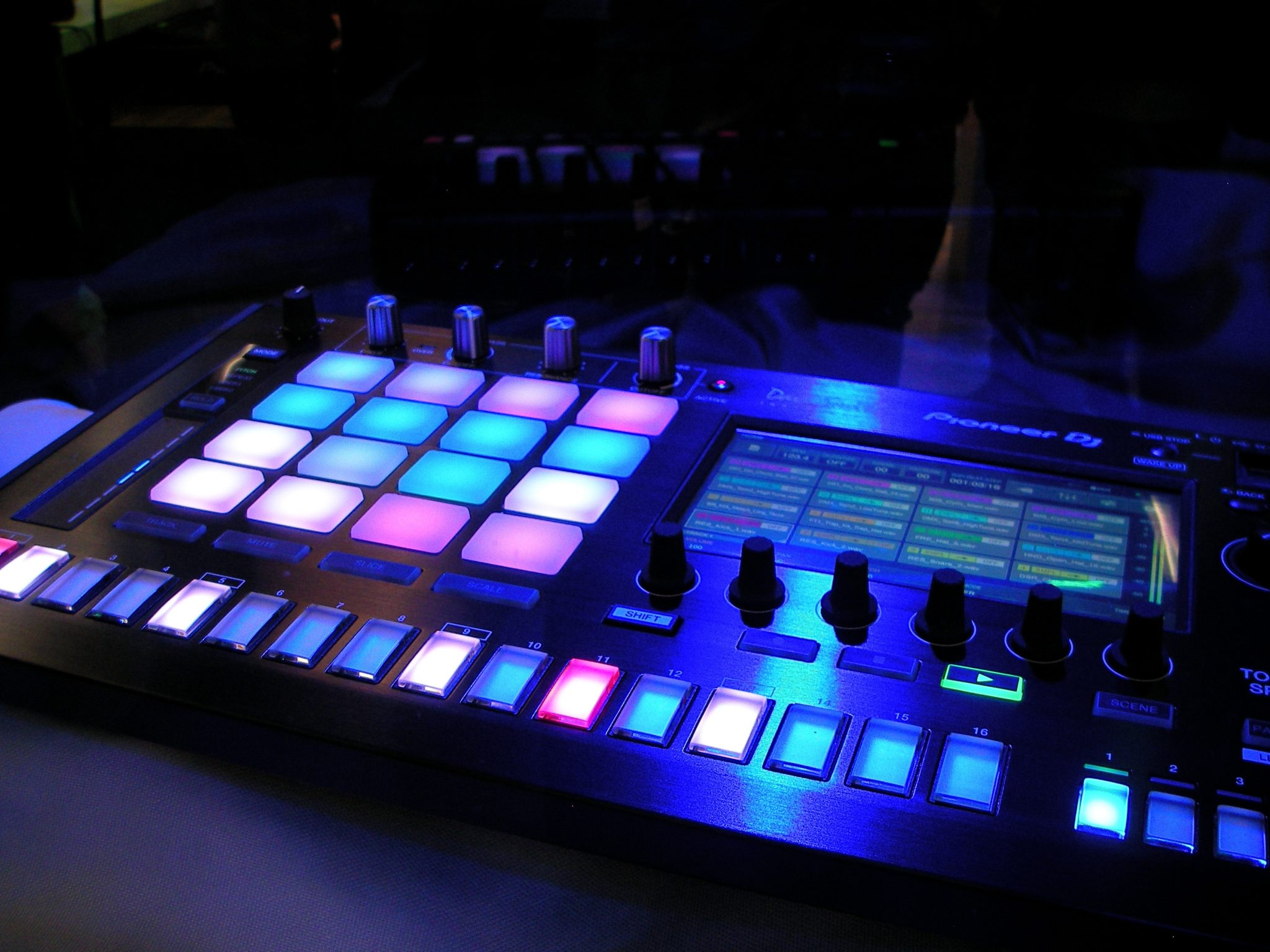 EDM VIBES