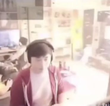 Twitch Streamers Get Raided By SWAT Team!