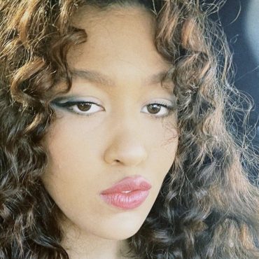Truly Young Is T.G.I.F Vibes In These 4 Summer Skirt Pics