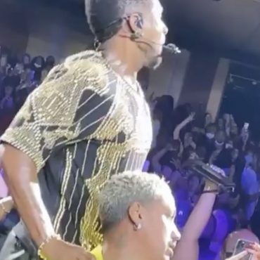 Amber Rose’s Bae AE Becomes Usher’s Perfect Concert Prop – SOHH.com