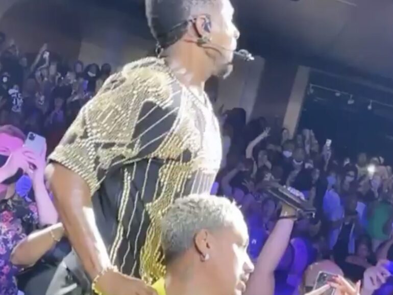 Amber Rose’s Bae AE Becomes Usher’s Perfect Concert Prop – SOHH.com