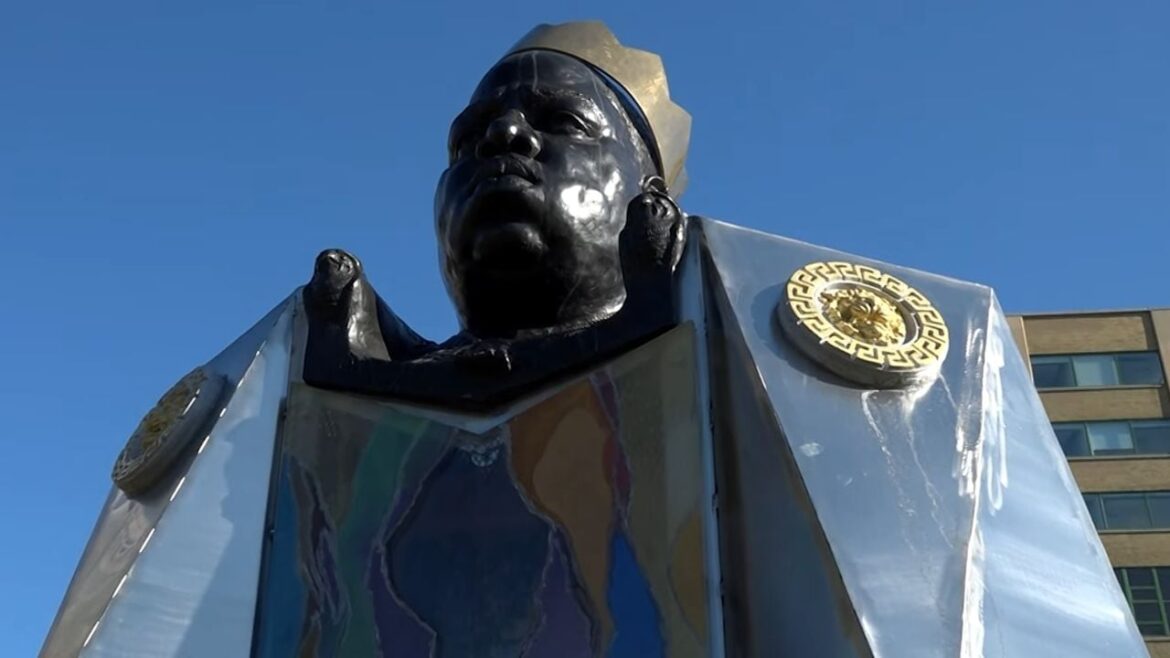 New Notorious B.I.G. Statue Unveiled Steps From Brooklyn Bridge