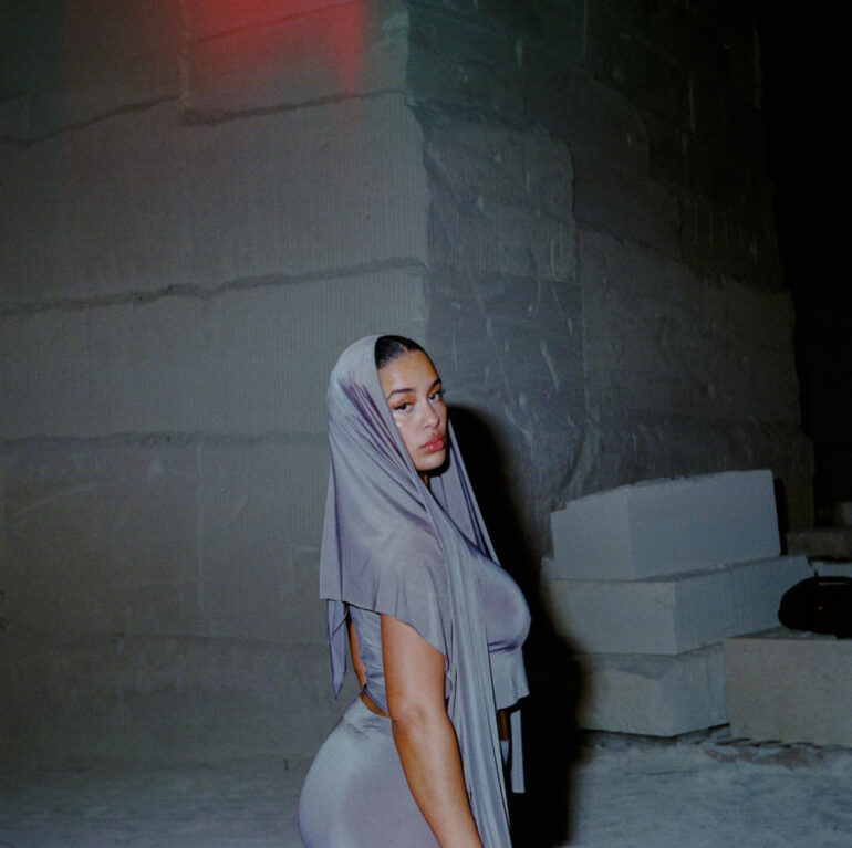 Jorja Smith Drops SOphomore LP, ‘falling or flying’