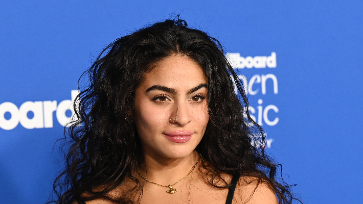 Jessie Reyez Shares Her New Anti-Holiday Song ‘Merry Nothin’