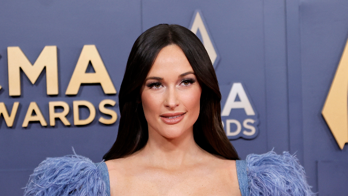 Kacey Musgraves Cursed At A Fan After Being Grabbed Mid-Show