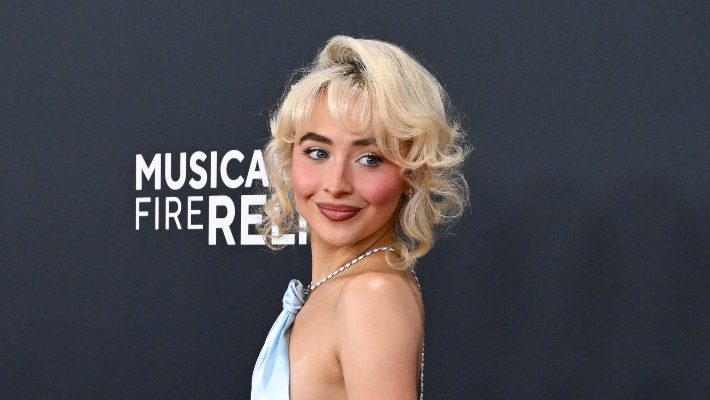 Sabrina Carpenter Is Considering Banning Phones At Concerts