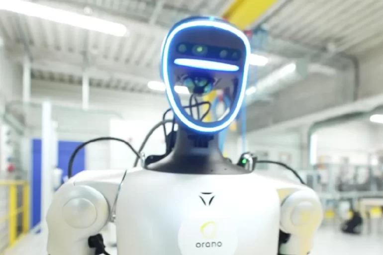 Humanoid Robots Gunning For Live Breakdancers After Stunning China Show