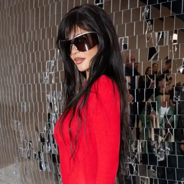 Kylie Jenner’s Skintight Christmas Look Has More Curves Than A Candy Cane